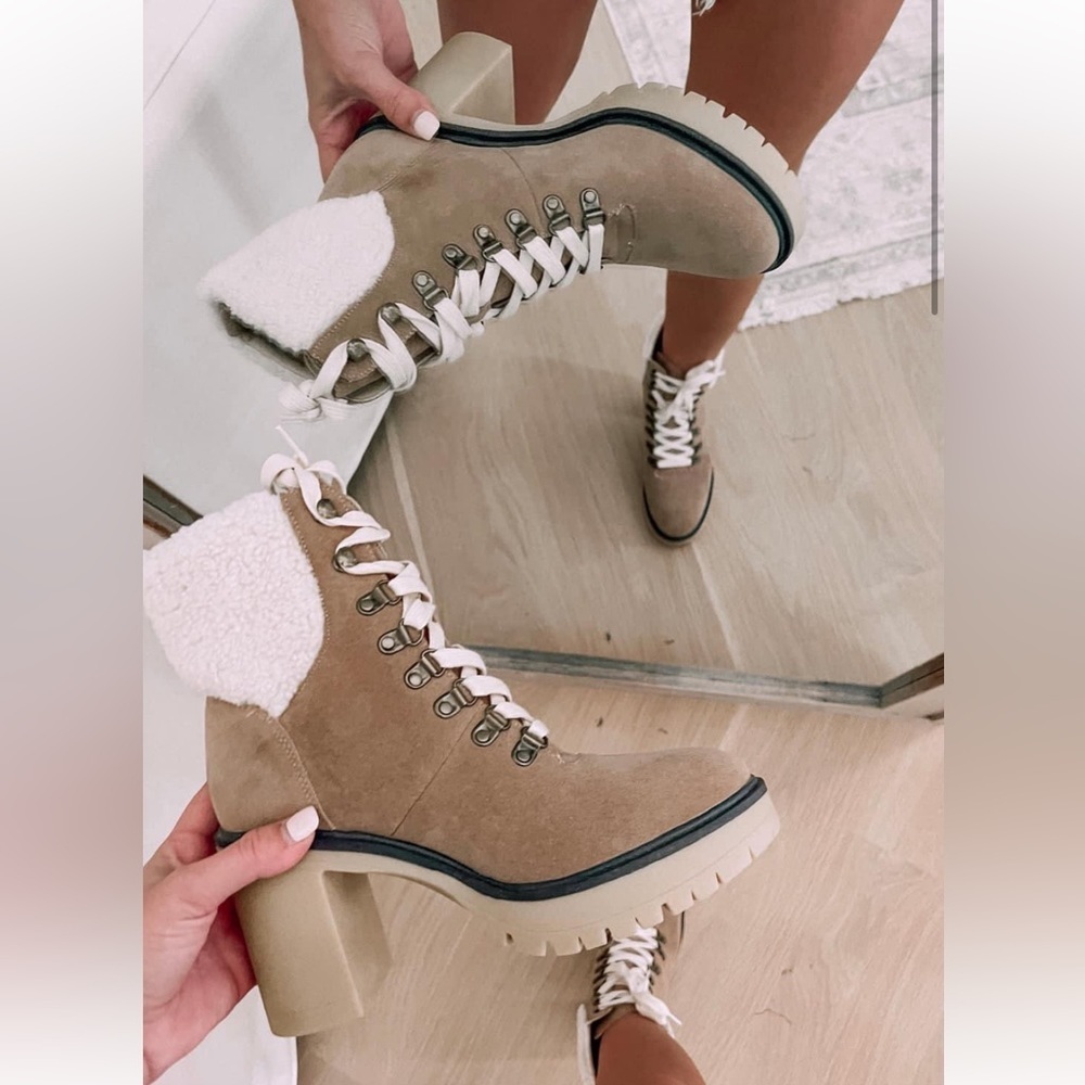 NIB Oasis Society Beige Lace Up Sherpa Vegan Suede Chunky Heeled Boots Booties - Picture 2 of 8